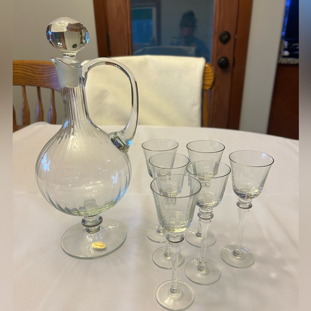 Moreno glass picture with six cordial glasses